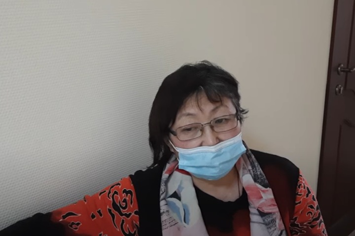 Активистке из Улан-Удэ стало плохо в суде по митингу за мешок с надписью «Я нищая, я за Путина горой»