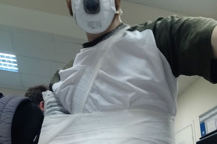 Три протокола составили на журналиста, которому полицейские сломали руку Три протокола составили на журналиста, которому полицейские сломали руку