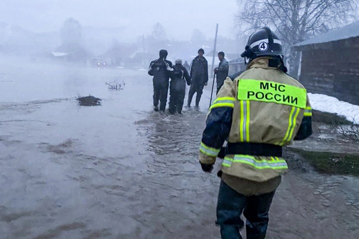 Дома на Алтае начало затапливать. Эвакуированы десятки людей