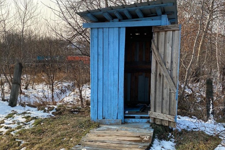 Более 1 млн сибиряков живут с туалетом на улице