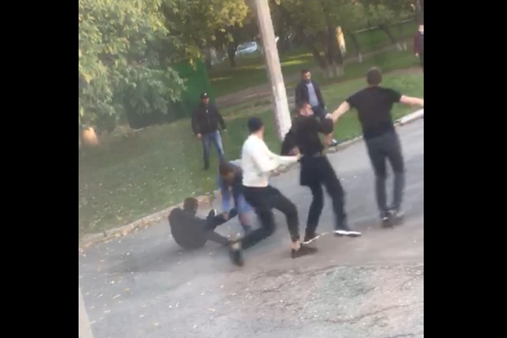 «Группы поддержки» новосибирских кандидатов подрались у избирательного участка