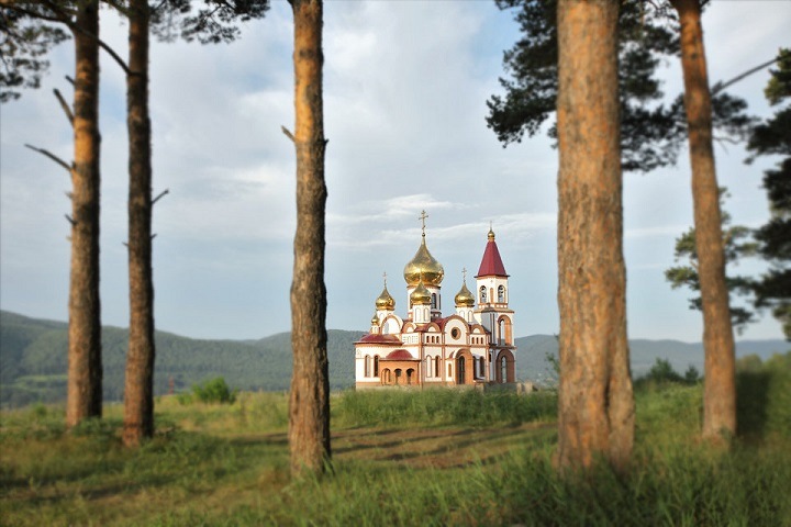 Baza: жительница Красноярска переписала две машины на приход РПЦ ради закрытия уголовного дела