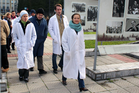 Более 200 человек приняли участие в народных гуляниях против реформы РАН в новосибирском Академгородке 