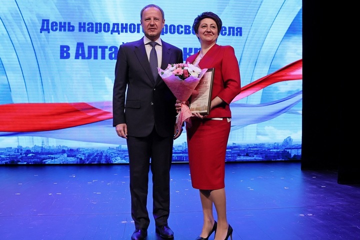 Алтайских учителей собрали на день «народного просветителя» Алтайских учителей собрали на день «народного просветителя»