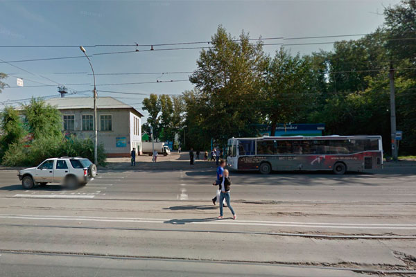 Молодой кондуктор в Новосибирске избил пенсионера за попытку сесть в автобус