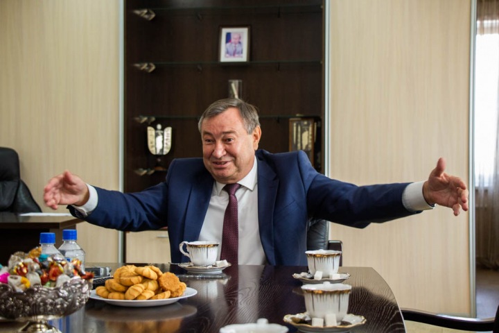 Мэр Ачинска Илай Ахметов: Матушка-царица, прости, что не дорабатываем! Мэр Ачинска Илай Ахметов: Матушка-царица, прости, что не дорабатываем!