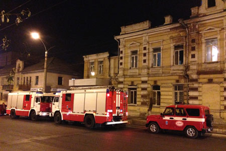 Неизвестные в Чите забросали бутылками с зажигательной смесью здания полиции и СК РФ