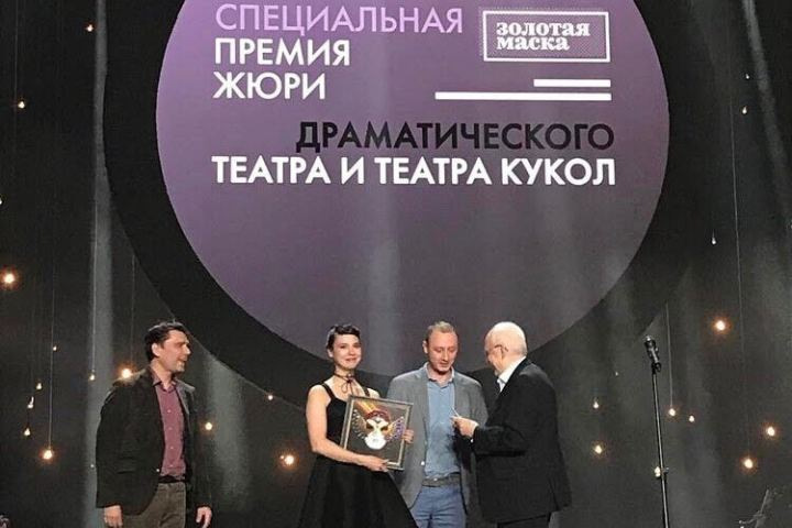 «Три сестры» и «Снегурочка» из Новосибирска получили «Золотую маску» «Три сестры» и «Снегурочка» из Новосибирска получили «Золотую маску»