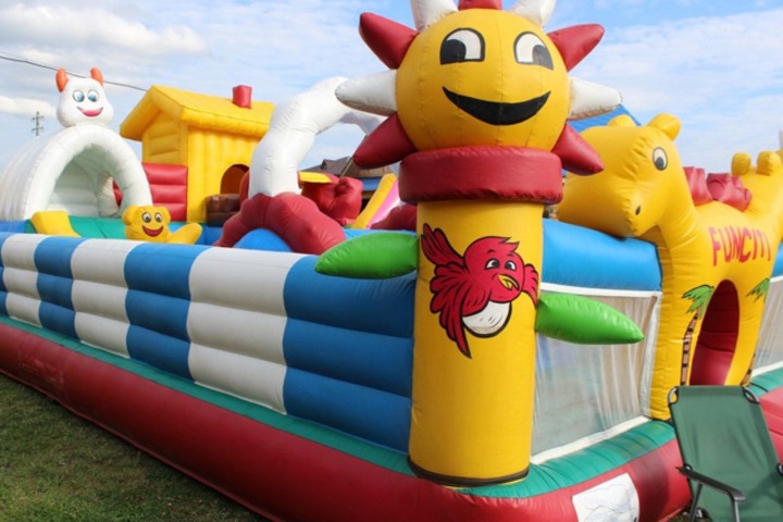 Задержан владелец перевернувшегося в Барнауле батута, где два ребенка получили тяжелые травмы