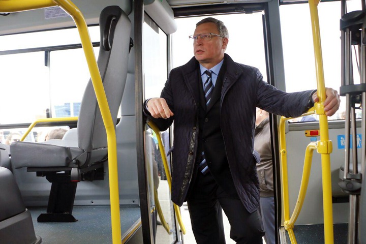 Омское правительство закупает иномарки на десятки миллионов с разрешения Белого дома Омское правительство закупает иномарки на десятки миллионов с разрешения Белого дома