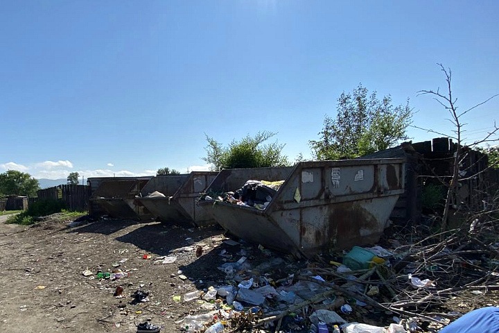 Житель Хакасии утопил ревнивую жену и вынес в ковре на свалку