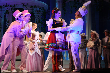 Главный режиссер новосибирской музкомедии о премьере «Веселой вдовы»: «Нынешняя эпоха — эпоха оперетты»