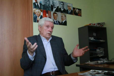 Алтайские коммунисты могут выдвинуть против Карлина экс-губернатора Сурикова Алтайские коммунисты могут выдвинуть против Карлина экс-губернатора Сурикова