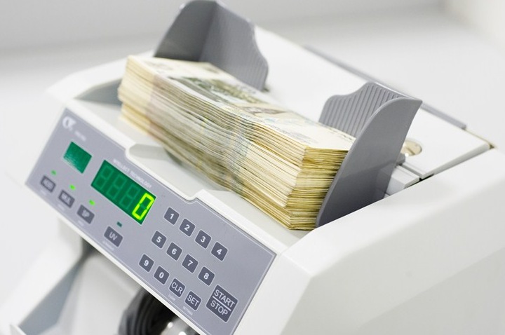 Счетная машинка для быстрого и правильного подсчета купюр Счетная машинка для быстрого и правильного подсчета купюр