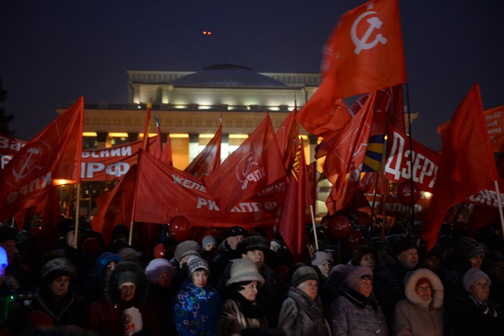 «Оторвитесь от своих диванов, пока их не унесли приставы»: новосибирские коммунисты отметили 7 ноября и выступили против пенсионной реформы «Оторвитесь от своих диванов, пока их не унесли приставы»: новосибирские коммунисты отметили 7 ноября и выступили против пенсионной реформы