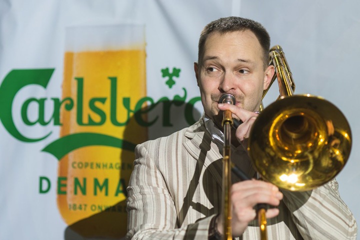 Музыканты Новосибирской филармонии дали необычный концерт на заводе «Балтика» Музыканты Новосибирской филармонии дали необычный концерт на заводе «Балтика»