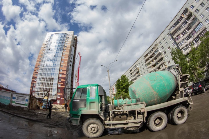 Травников поручил мэрии Новосибирска разобраться с долгами застройщиков за землю