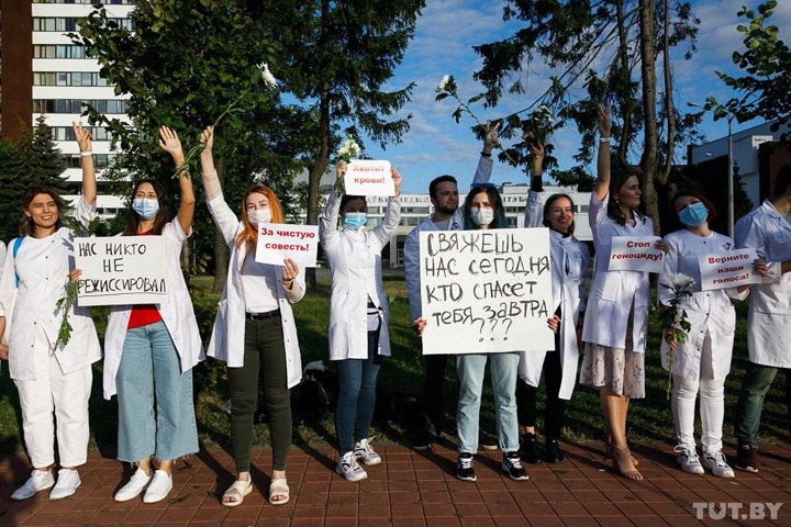 Белорусы устроили массовые забастовки, силовики пришли в «Яндекс» Белорусы устроили массовые забастовки, силовики пришли в «Яндекс»