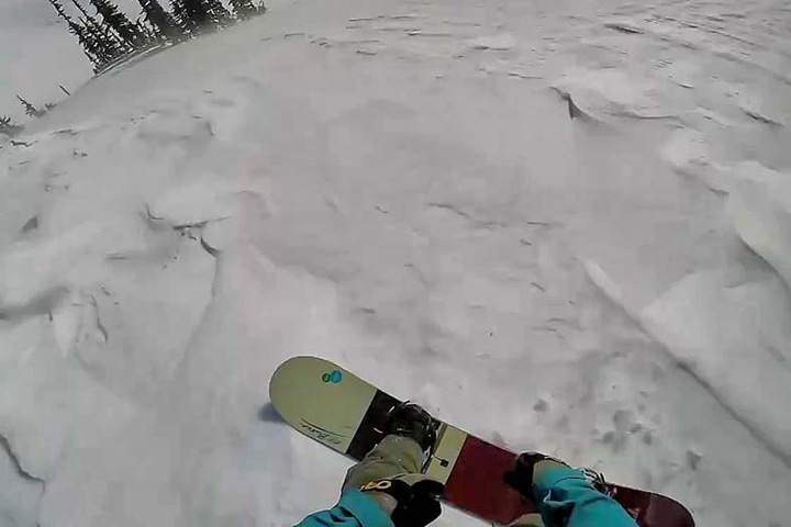 Сноубордист погиб под лавиной в Бурятии