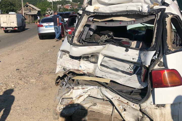 Бетоновоз в Иркутске протаранил шесть иномарок, есть пострадавшие