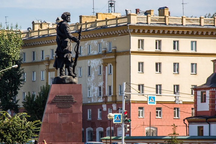 «К участку должны приставить полицейского с автоматом»: эксперты о трехдневных выборах иркутского губернатора
