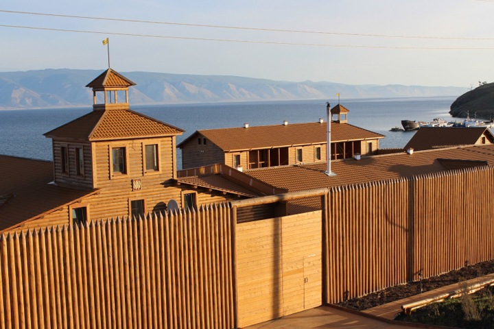 Суд закрыл крупную турбазу на берегу Байкала