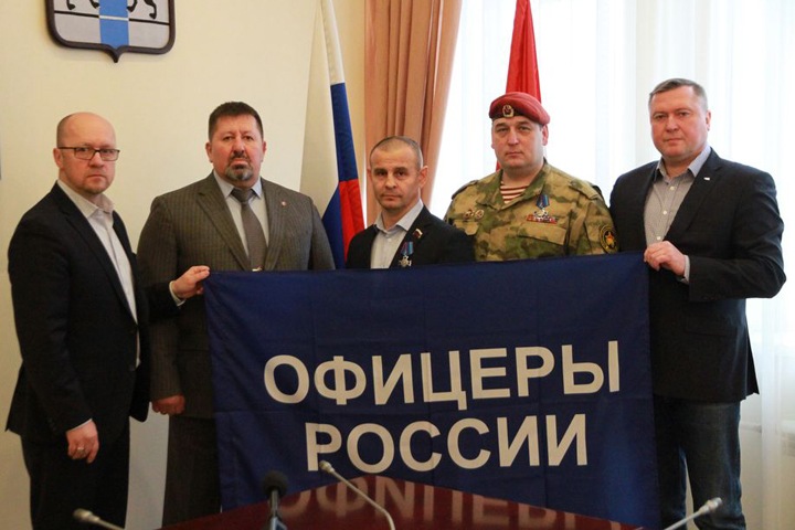 Связанный с заработавшими миллионы на госконтрактах ЧОПами новосибирский депутат получил медаль «Офицерская честь» Связанный с заработавшими миллионы на госконтрактах ЧОПами новосибирский депутат получил медаль «Офицерская честь»