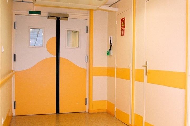 Двери для медицинских и социальных объектов