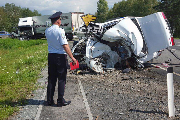 Водитель «Волги» погиб при столкновении с фурой в Новосибирской области Водитель «Волги» погиб при столкновении с фурой в Новосибирской области