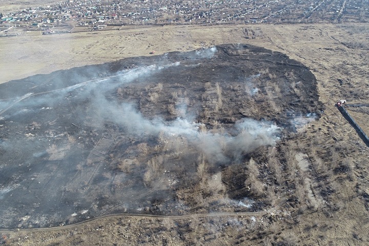 Лесные и степные пожары охватывают регионы Сибири Лесные и степные пожары охватывают регионы Сибири