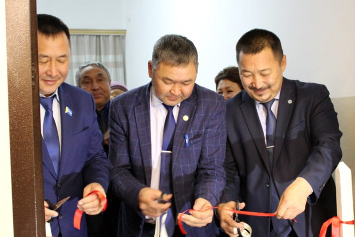 Тридцать семь машин нашли у жены депутата парламента Тувы Тридцать семь машин нашли у жены депутата парламента Тувы