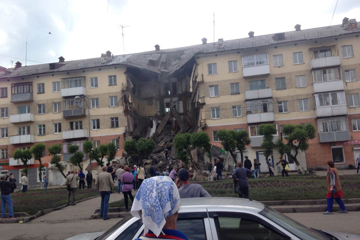 Подъезд жилого дома обрушился в Кемеровской области Подъезд жилого дома обрушился в Кемеровской области