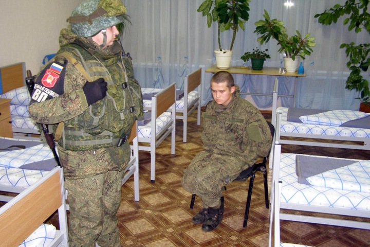 Подозреваемому в расстреле военных в Забайкалье угрожали изнасилованием Подозреваемому в расстреле военных в Забайкалье угрожали изнасилованием