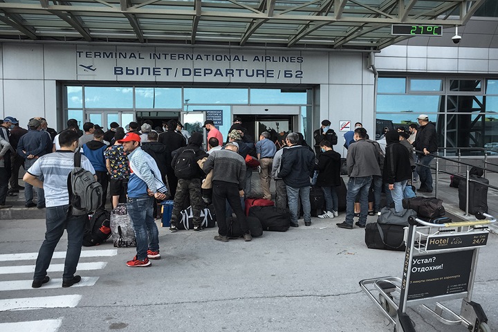 Россию встречают, Узбекистан провожают. Как устроены вывозные рейсы в аэропорту Новосибирска Россию встречают, Узбекистан провожают. Как устроены вывозные рейсы в аэропорту Новосибирска