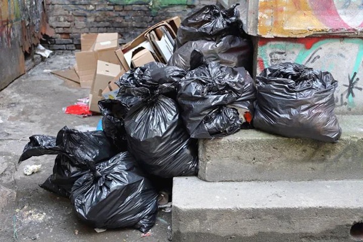 Новосибирцам выдадут пакеты для мусора