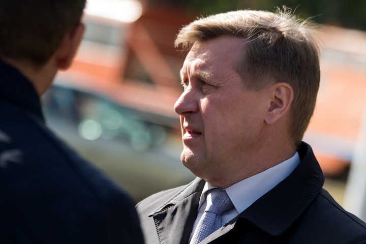 Локоть предостерег подписывающихся за его отзыв новосибирцев Локоть предостерег подписывающихся за его отзыв новосибирцев