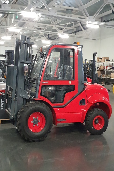 Внедорожный вилочный погрузчик JAC CPCD35R Внедорожный вилочный погрузчик JAC CPCD35R