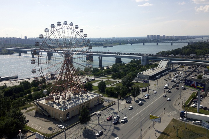 Власти заявили об открытии аттракционов в Новосибирске. Колесо обозрения и так работало Власти заявили об открытии аттракционов в Новосибирске. Колесо обозрения и так работало