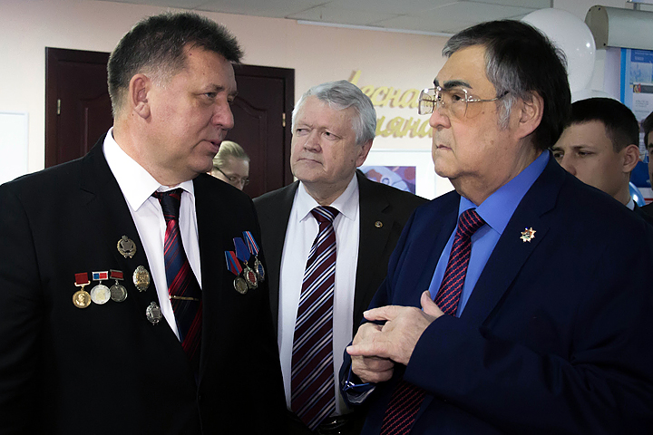 Тулеев поведет алтайских и томских единороссов в Госдуму