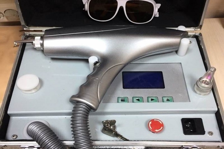 Томскую компанию подозревают в продаже аппаратов для депиляции без лицензии на 120 млн рублей Томскую компанию подозревают в продаже аппаратов для депиляции без лицензии на 120 млн рублей