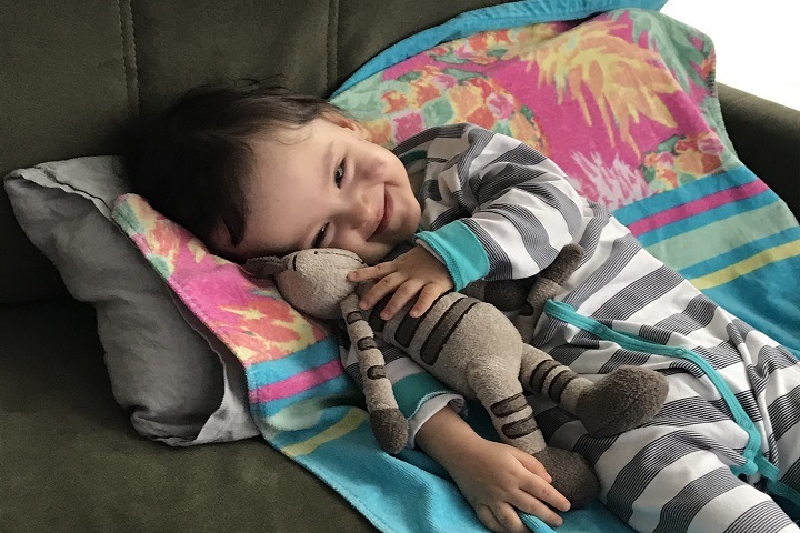 Двухлетней девочке из Новосибирска с тяжелым поражением нервной системы нужно дорогое лечение