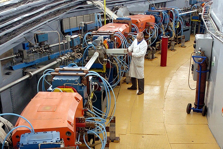 «Если не вкладывать в разработки, у общества нет перспектив»: сибирские академики о мегапроектах и синхротроне