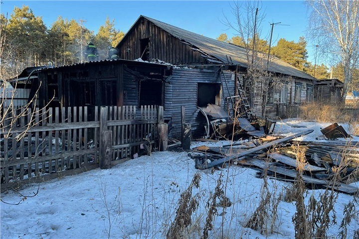 Уголовное дело возбудили после гибели четырех человек при пожаре в Красноярском крае
