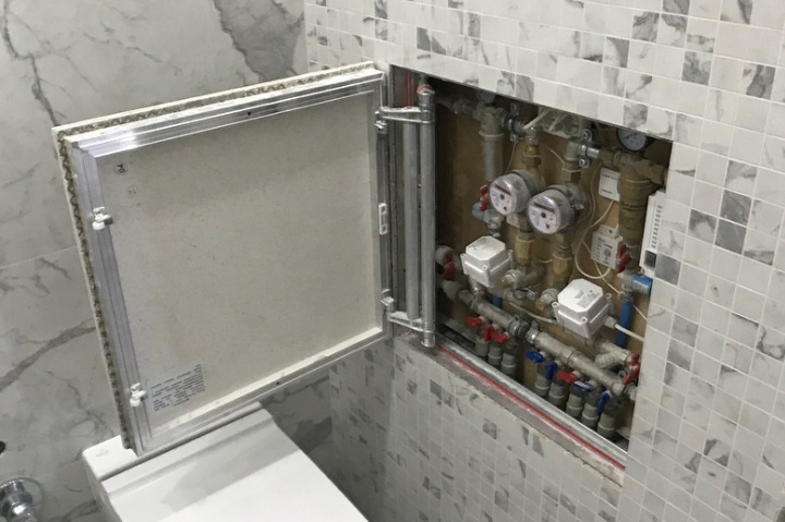 Преимущества ревизионных люков с амортизаторами