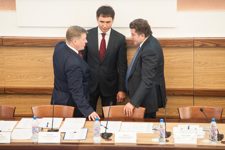 Земля, финансы и отмена выборов мэра: сценарии битв Новосибирска и области Земля, финансы и отмена выборов мэра: сценарии битв Новосибирска и области