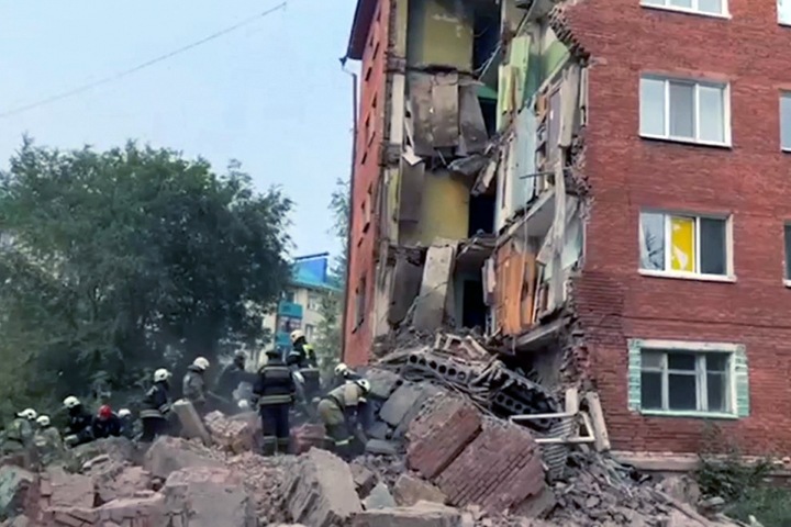 Обрушение дома в Омске: «За что мой сын под пулями на СВО? Вот за это?»