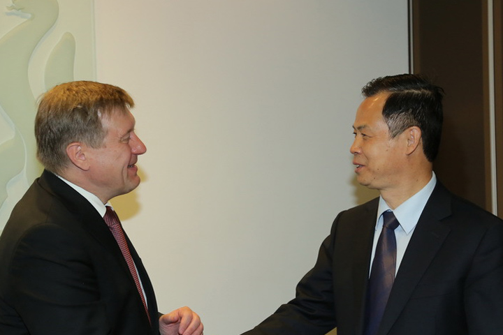 Локоть предложил китайцам открыть генконсульство в Новосибирске