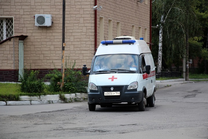 Почетный гражданин Новосибирска с подозрением на коронавирус больше суток ждет скорую Почетный гражданин Новосибирска с подозрением на коронавирус больше суток ждет скорую