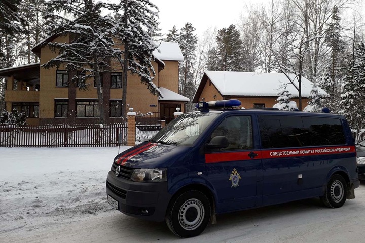 Обыски начались в коттедже экс-главы СО РАН