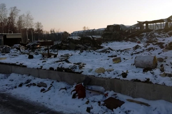 Сгоревший центральный рынок снесли в Искитиме